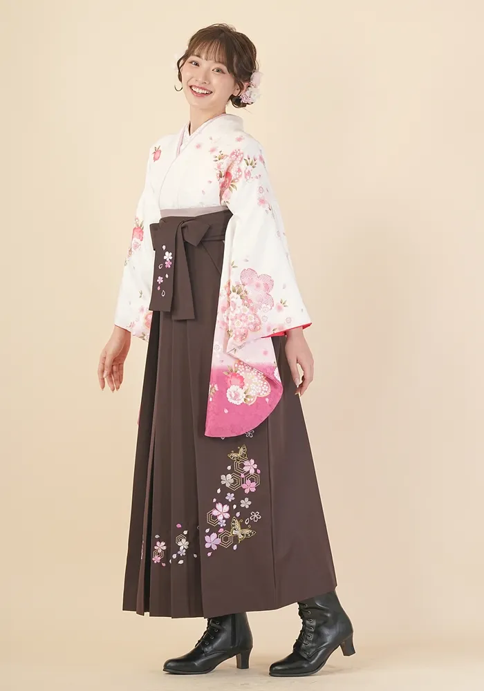 着物】白雪輪に八重桜+【袴】茶蝶・桜刺繍│卒業式袴ネットレンタ